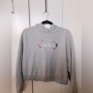 NIKE WOMEN'S SPORTSWEAR ESSENTIAL CROPPED HOODIE - DARK GREY HEATHER